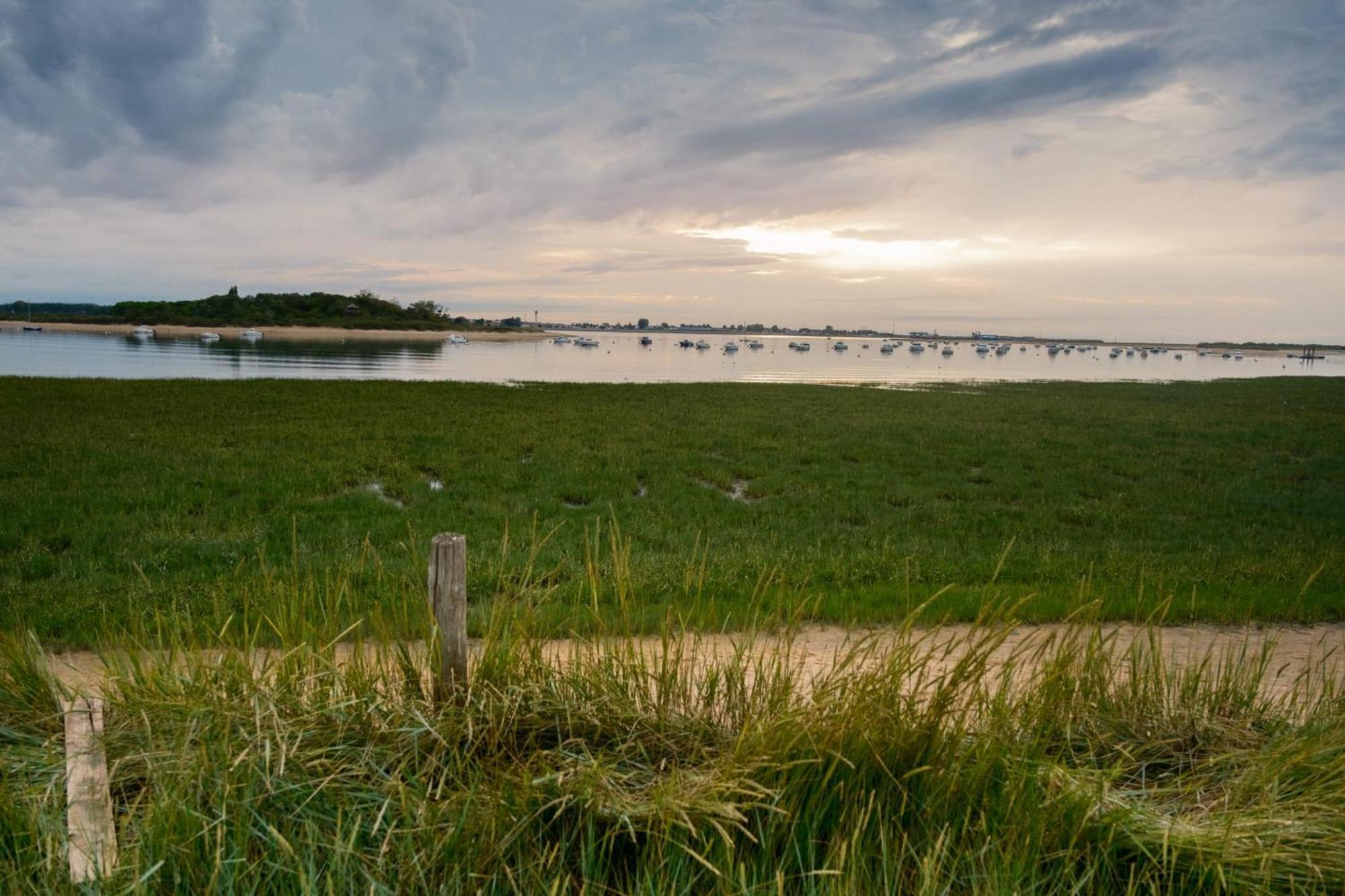 Maison Neuve Proche Plage Avec Parking Gratuit Et Prive A 5 Min Du Musee De La Batterie De Merville Gonneville-en-Auge Kültér fotó